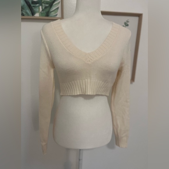 Divided Crop V-Neck Sweater - Picture 1 of 4